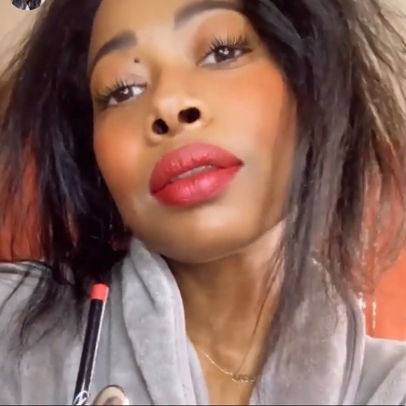 Meet your Posher, Janeva - Picture 2 of 3